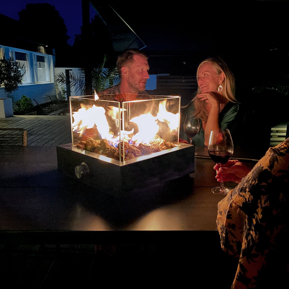 Tommre Eld Svart Kvadrat, Bord Uteeldstäder miljöbild